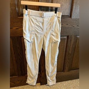 Athleta Trekkie belted pants 8